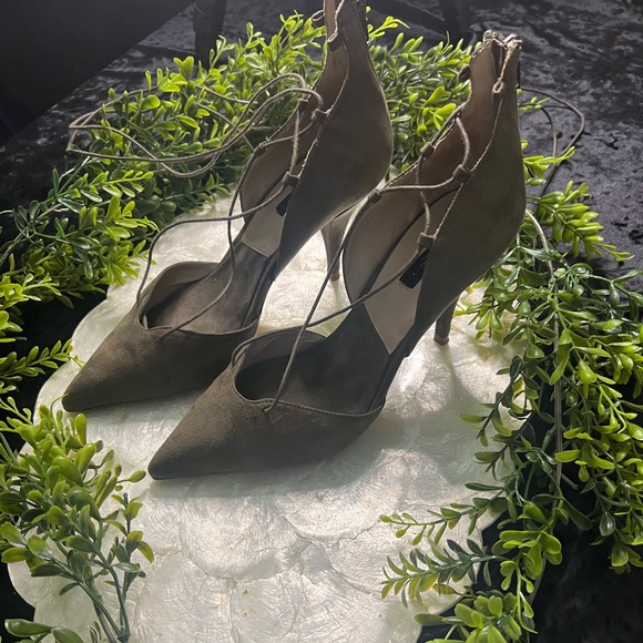 Olive, green suede Zara heels - Picture 2 of 4